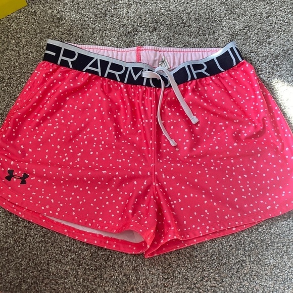 BrookeBelfry's tweet photo. So good I had to share! Check out all the items I'm loving on @Poshmarkapp from @RetrosaurusRex @tibke_erin #poshmark #fashion #style #shopmycloset #nicolebynicolemiller #underarmour #vintage: https://t.co/TDd14z7Du1 https://t.co/9uAt4DacPM