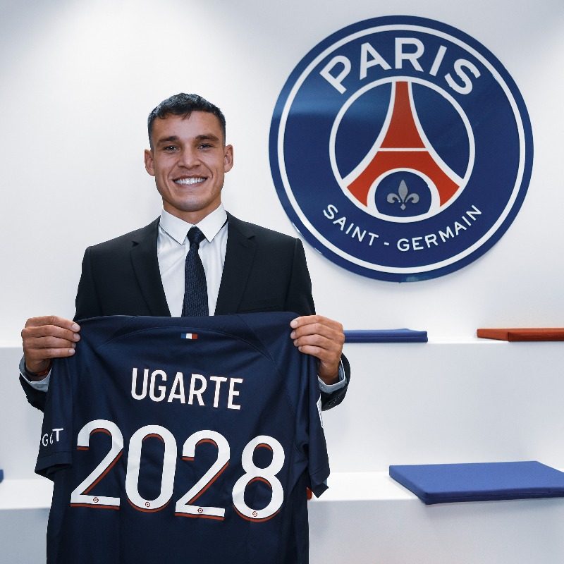 PSG_inside's tweet photo. 🆕✍️

Le Paris Saint-Germain est ravi d’accueillir Manuel Ugarte au sein de son effectif professionnel à partir de la saison 2023-2024. 

Le milieu de terrain uruguayen, qui portera le numéro 4, est lié au club parisien jusqu’au 30 juin 2028.

#WelcomeUgarte 🔴🔵