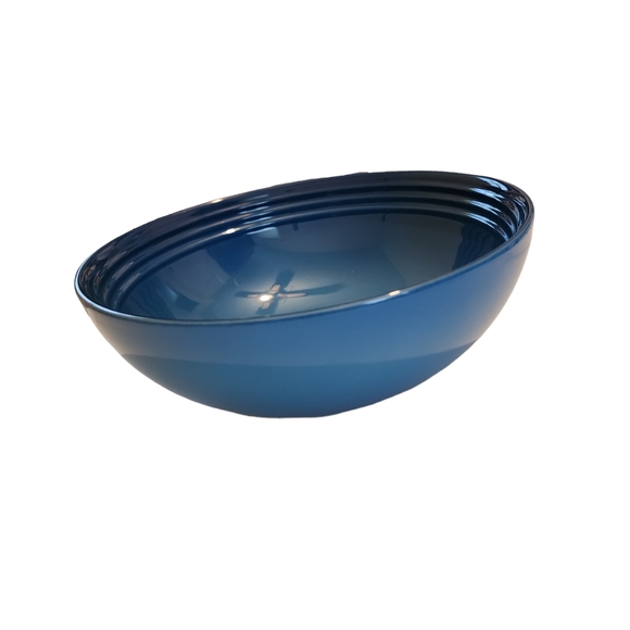 AntVanz's tweet photo. So good I had to share! Check out all the items I'm loving on @Poshmarkapp #poshmark #fashion #style #shopmycloset #lecreuset: https://t.co/S4wI4PdrXX https://t.co/nIdL2llno2