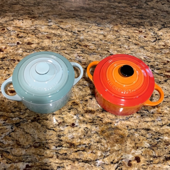 AntVanz's tweet photo. So good I had to share! Check out all the items I'm loving on @Poshmarkapp #poshmark #fashion #style #shopmycloset #lecreuset: https://t.co/S4wI4PdrXX https://t.co/nIdL2llno2