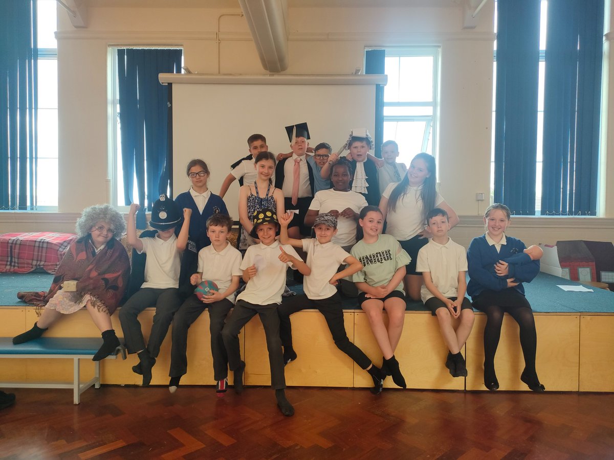 DurhamPolice's tweet image. 🚸 Primary school pupils in #Spennymoor have taken to the stage to perform a play to help their peers make the right choices.

Read more about the play, led by PCSO Sam Stephenson, here 👉 durham.police.uk/News/News-Arti…

#ASBAwarenessWeek