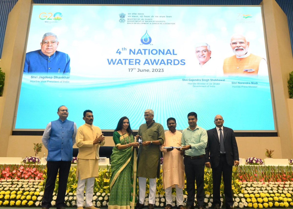 iamneerajkanwar's tweet photo. Our Tamil Nadu facility received the 'Best Industry' award at the 2022 4th National Water Awards for our global water efficiency commitment and for recognising our remarkable water conservation initiatives. Congratulations, Apolloites! https://t.co/uWIkBTyfDD