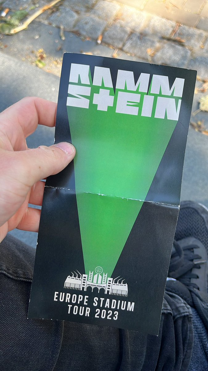 jf_olsman's tweet photo. Nu is het wachten💥🔥 #Rammstein #feuerzone https://t.co/5Xzeb3MNdG