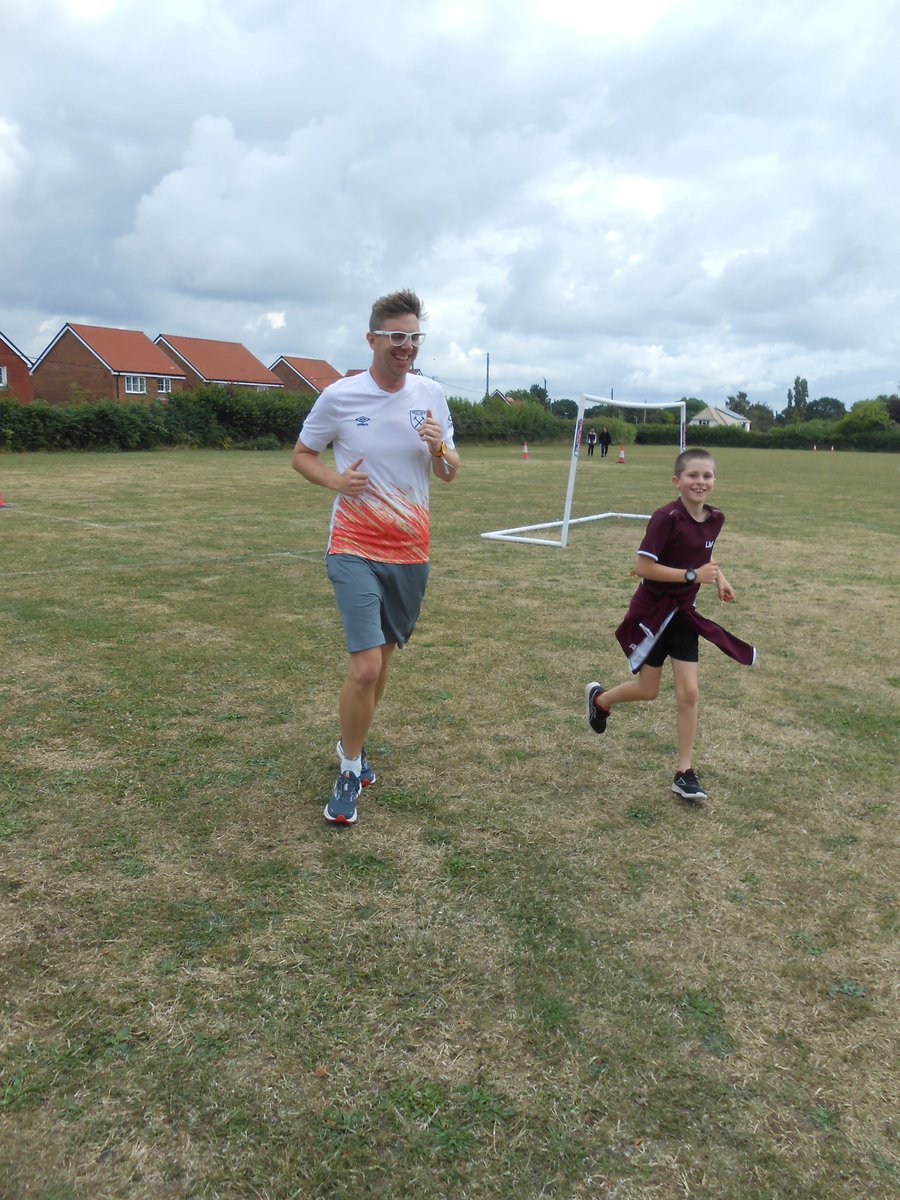 Lockyers_Middle's tweet photo. Yesterday saw the second of our two Enrichment Days.
This included more Daily Mile, Mindful Art, Creating Inspiration Explosion Books, Ecology Fieldwork, science with MERCK, learning about French Bastille Day and the Great Egg Drop
A great day for everyone! https://t.co/33WuGh8YjI