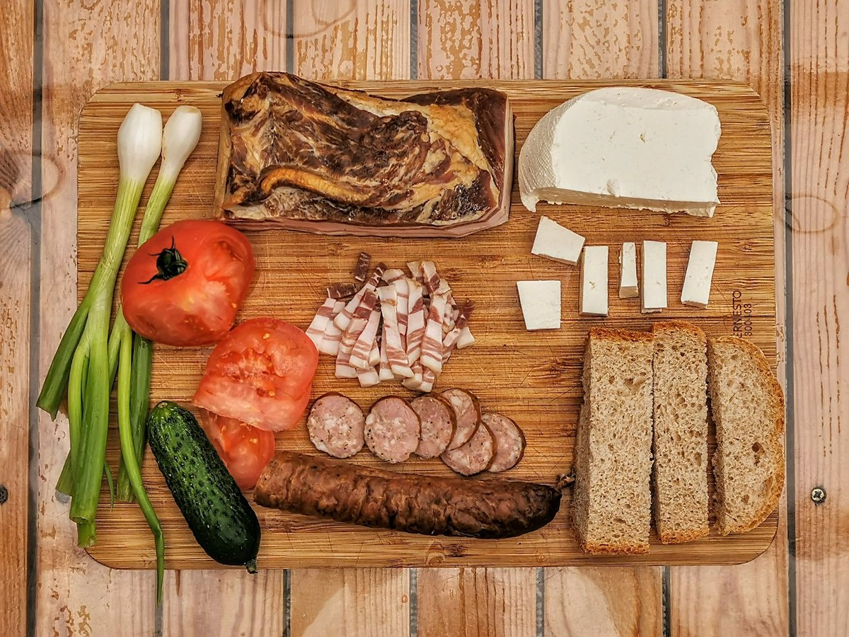 vojugvm's tweet photo. Traditional Romanian lunch https://t.co/P7p8YrIOv9