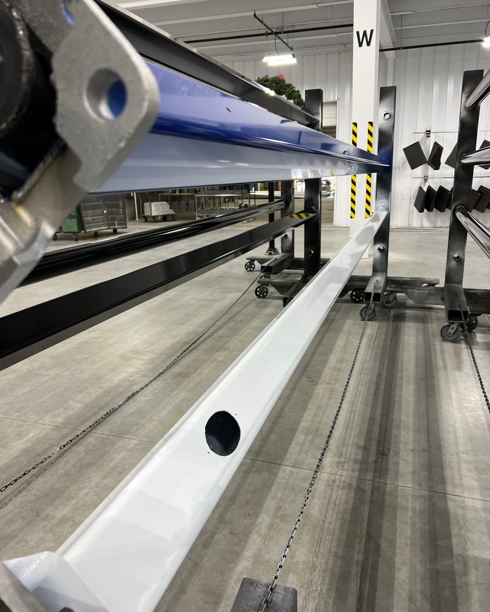 wilightinglab's tweet image. Custom Finish Friday! A trio of colors in 1 shot on Aluminum Light Poles! #madeinwi #lightpoles