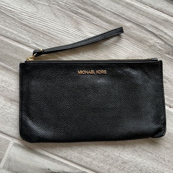 So good I had to share! Check out all the items I'm loving on <a href="/Poshmarkapp/">Poshmark</a> from @YarthaLaurie #poshmark #fashion #style #shopmycloset #nanettelepore #marcjacobs #michaelkors: posh.mk/aVnBduYPeBb