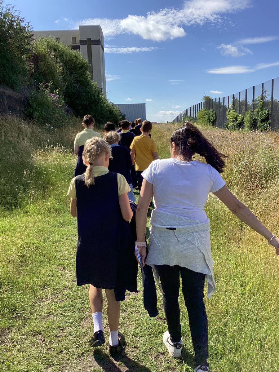 We used maps and tally charts when exploring our local area for pollution. We also suggested improvements and ideas on how we can be responsible citizens. @stcleopas #stcleopasgeography #stcleopaspshe #NationalFieldworkFortnight