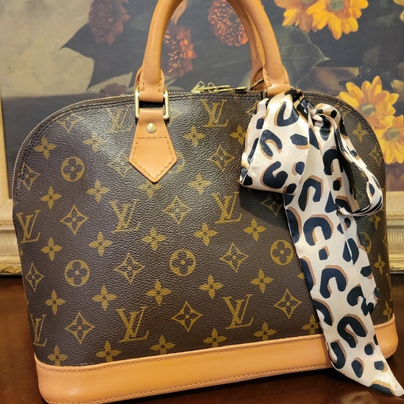 So good I had to share! Check out all the items I'm loving on <a href="/Poshmarkapp/">Poshmark</a> from <a href="/DahmsIlona/">ilona Dahms</a> #poshmark #fashion #style #shopmycloset #waterpik #tushbaby #louisvuitton: posh.mk/EZdO0beQeBb