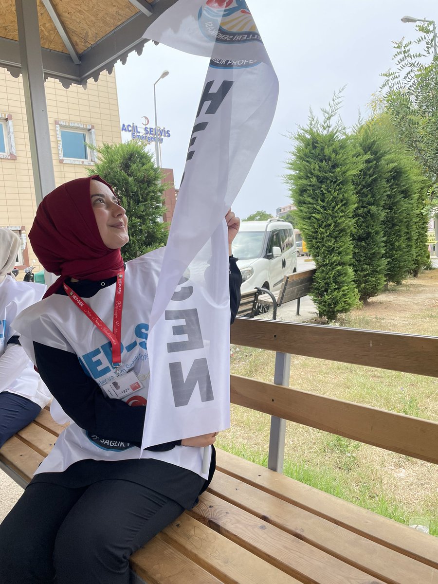 Dayan kitap ile
   Dayan iş ile.
   Tırnak ile, diş ile,
   Umut ile, sevda ile, düş ile
   Dayan rüsva etme beni.

<a href="/hepsen_antalya/">HEP-SEN® ANTALYA</a> <a href="/hepsen_2020/">HEP-SEN</a> <a href="/yasinaldemiir/">Yasin Aldemir 🇹🇷</a> <a href="/ynsmsek/">Yunus Şimşek</a>