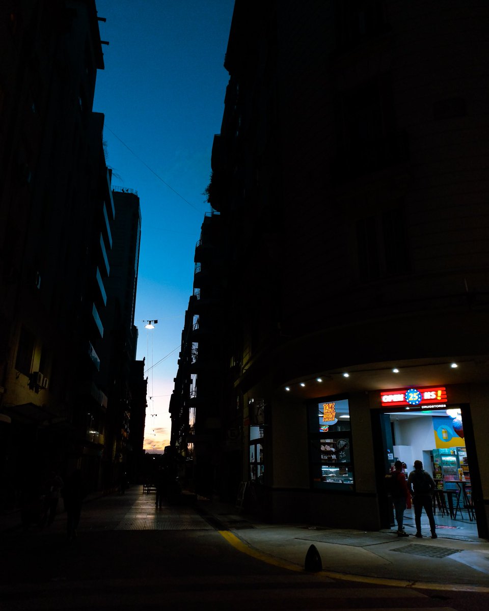 Amanece sobre la Peatonal que no duerme... <a href="/PeatonalLavalle/">Peatonal Lavalle</a>
Buen viernes

📸 <a href="/CoriaFoto/">Christian Coria Foto 📸</a> 🇦🇷