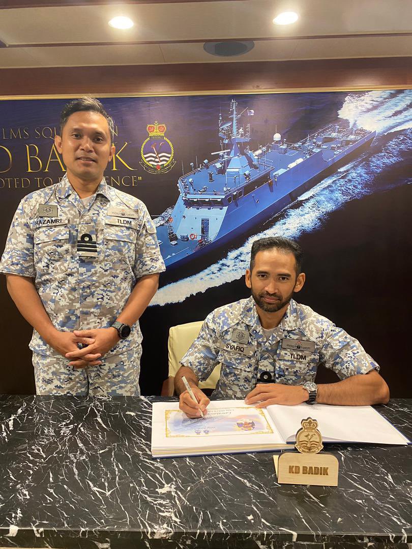 LMS_113's tweet photo. 4 Jul 23 - Pegawai Memerintah menerima Kunjungan Hormat daripada Pegawai Memerintah KD SERANG dan KD GANAS pada sebelah pagi di Wisma Pegawai KD BADIK.
6 Jul 23 - Kunjungan Hormat Pegawai Memerintah kepada Pegawai Memerintah KA BM5.
#kdbadik113
#devotedtoexcellence https://t.co/MVcDcdsQiu
