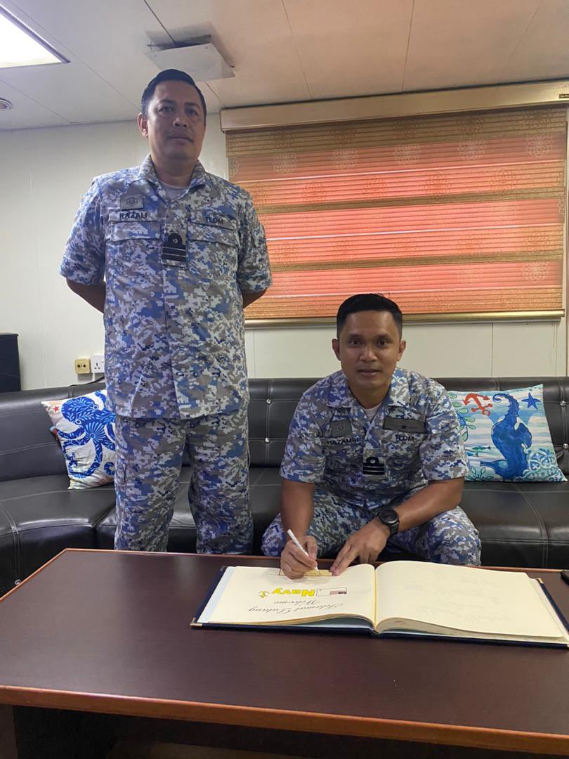 LMS_113's tweet photo. 4 Jul 23 - Pegawai Memerintah menerima Kunjungan Hormat daripada Pegawai Memerintah KD SERANG dan KD GANAS pada sebelah pagi di Wisma Pegawai KD BADIK.
6 Jul 23 - Kunjungan Hormat Pegawai Memerintah kepada Pegawai Memerintah KA BM5.
#kdbadik113
#devotedtoexcellence https://t.co/MVcDcdsQiu