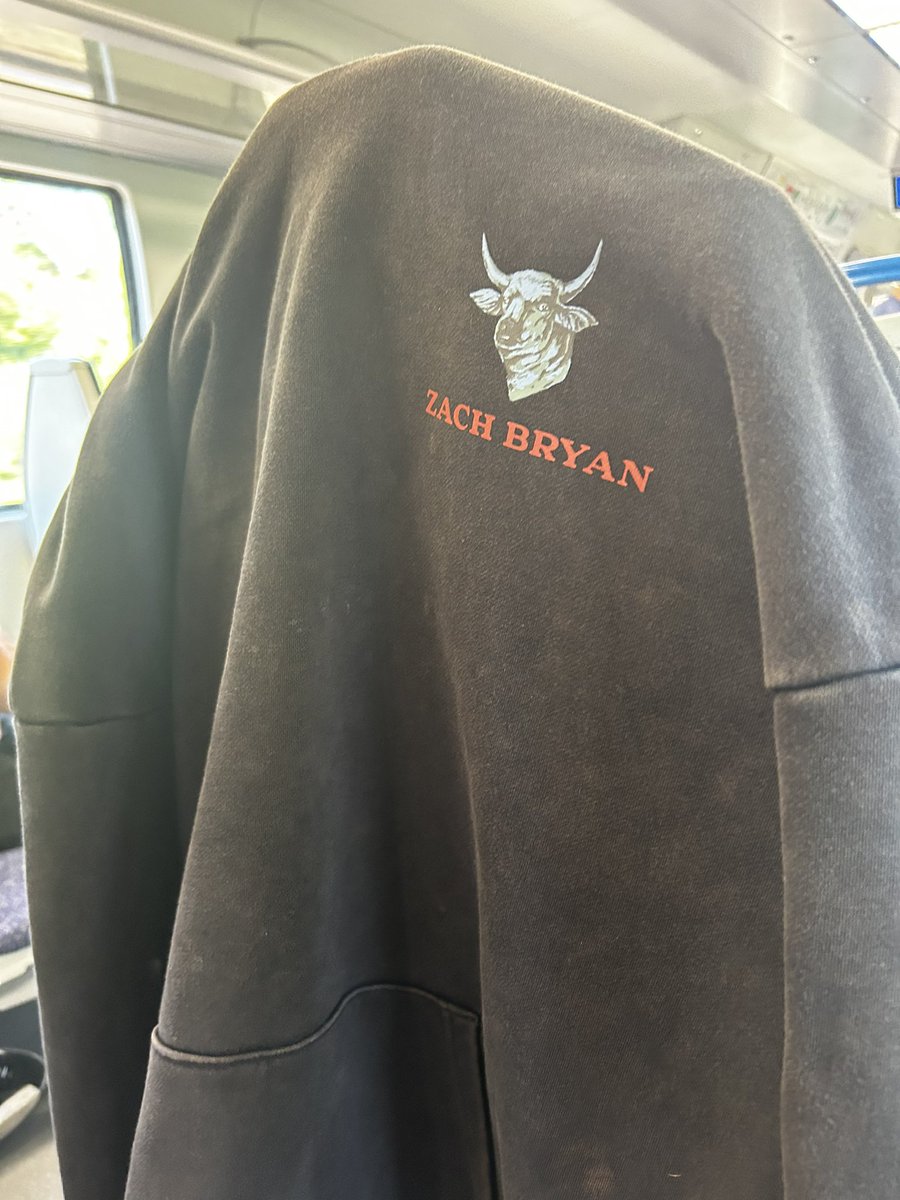 AnnaStolli's tweet photo. Twitter, work your magic! 🪄Treasured tour hoodie left on the 11:23 @TLRailUK Peterborough - Horsham, today. Has been taken to lost property at Stevenage railway station. Prove it’s yours with a photo/concert ticket… #zachbryan #tourhoodie #merch https://t.co/yMIPmGFOeJ