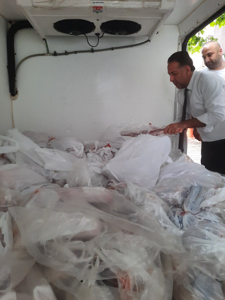 Bu dünyada kanadı kopmuş kuş kurumuş ağaç suyu çekilmiş havuz dişleri sökülmüş yılan ne ise fakir insan da odur. Bu dünyada karnı tok olup küfür edeni de var karnı aç olup şükür edeni de