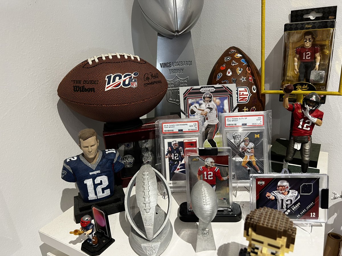 ivanbapo's tweet image. Mi pequeño altar en honor al mas grande @TomBrady #THEGOAT #asocards #lascardsdeasocards
