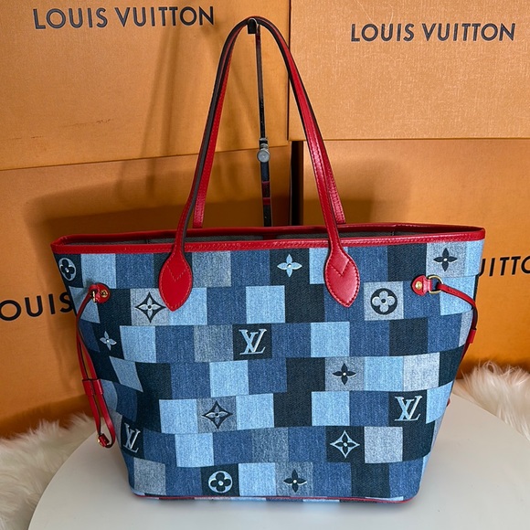 MECruz11's tweet photo. So good I had to share! Check out all the items I'm loving on @Poshmarkapp #poshmark #fashion #style #shopmycloset #louisvuitton #gucci: https://t.co/8LC3fhM6Dt https://t.co/4q3utC8uo4