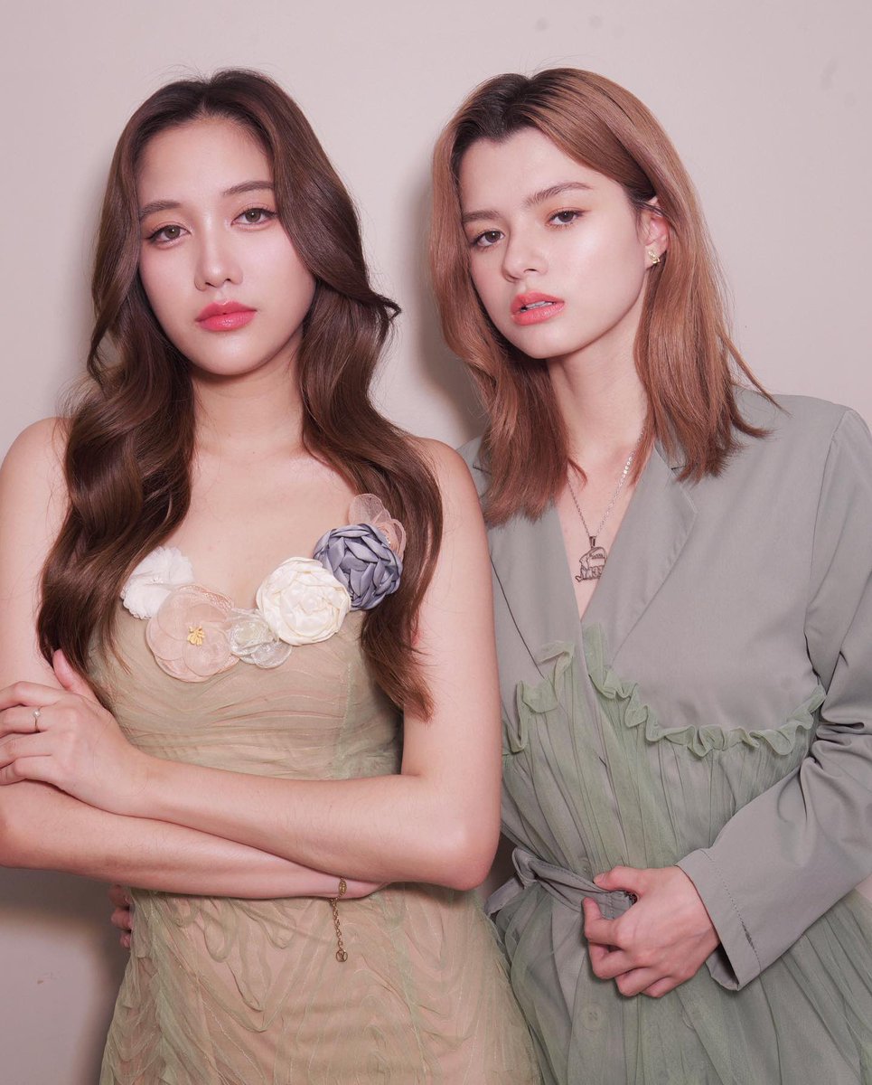DAMNNN THEIR VISUALS 😭🤍

Greentown x FREEN BECKY
#TOYOTAxFreenbecky