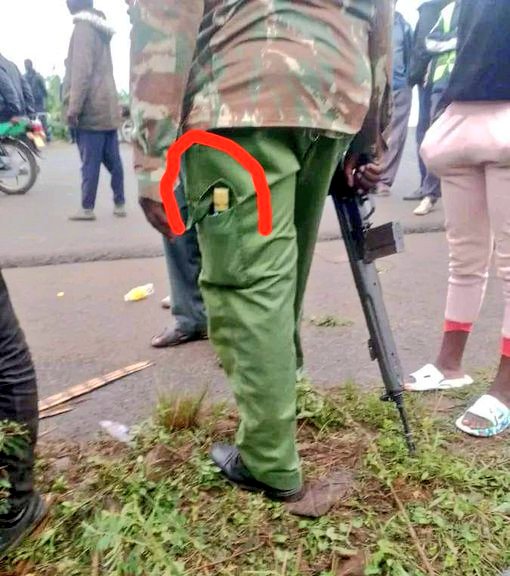 As Rigathi Gachagua fights alcohol in Mt Kenya, alcohol decided to run and hide in the pockets of those fighting it. Akili mtu wangu.