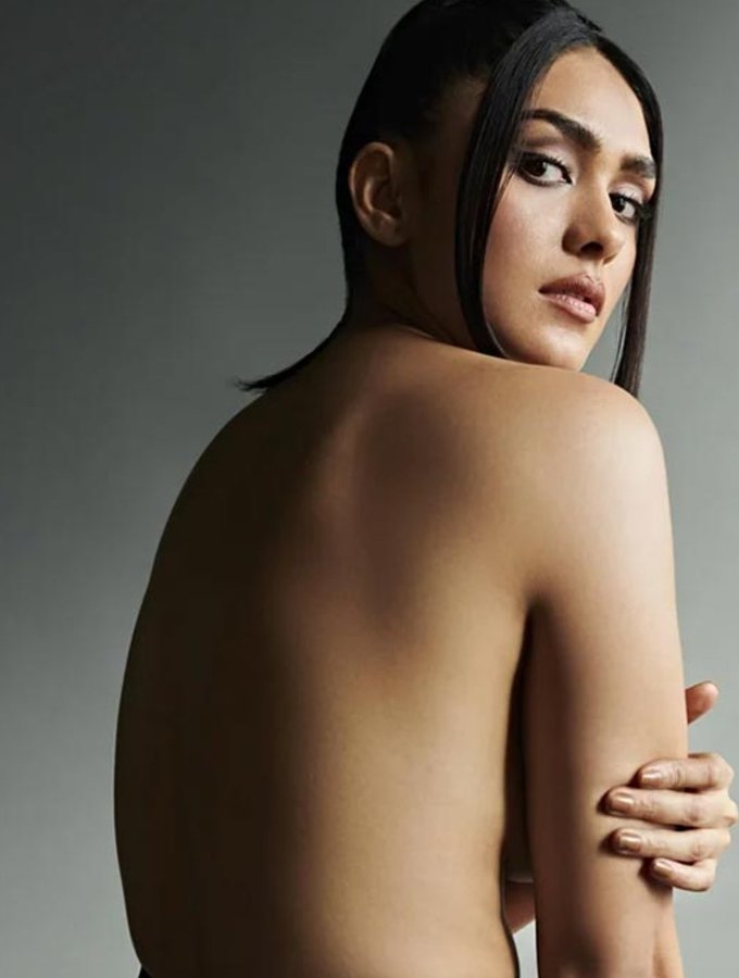 F0bk9ryWcAAwtHy?format=jpg&name=900x900