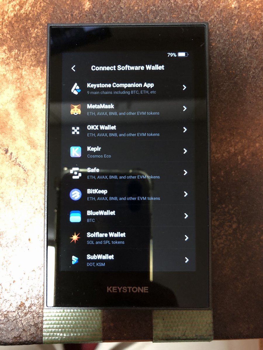 araz32008658's tweet photo. .@KeystoneWallet #KeyStonePro 目タマ素く、Rabby接続編
まず目タマ素く
本体側でConnectSoftwareWallet
目タマ素クを選択
QRコードが表示されます https://t.co/eQPTRwkf40