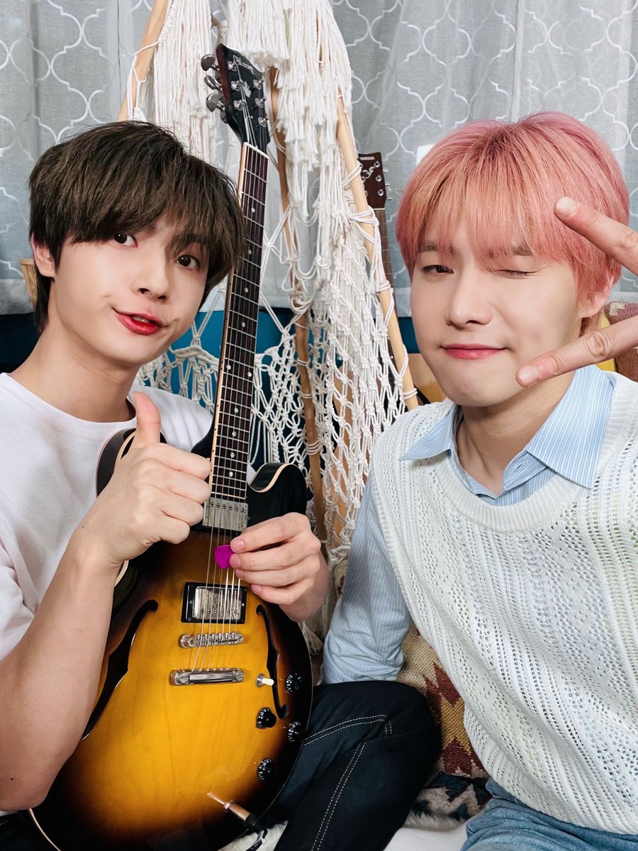 [#강현]
다시 사복 입고 
공연하러 가겠습니다🫡
