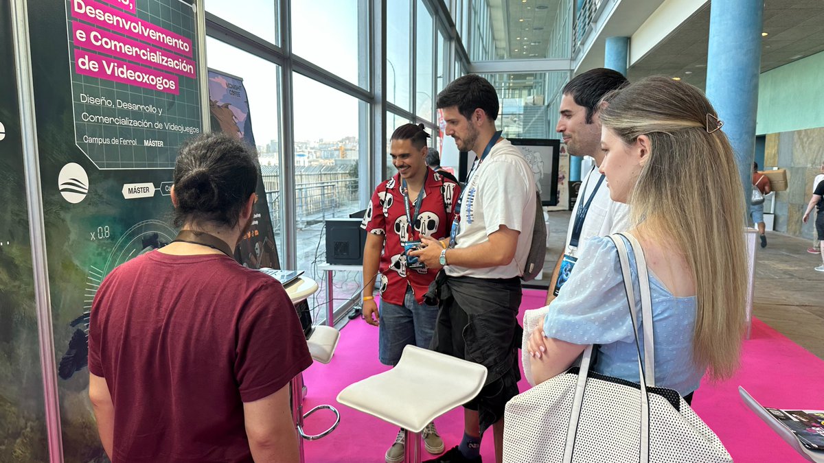 CIFerrol's tweet photo. #PressStartUDC Un grupo de estudantes do máster de Videoxogos da Escola Politécnica de Enxeñaría de Ferrol está a testear o seu xogo "A Bot to The Top" entre o público asistente ao Congreso Internacional Mundos Digitales #Coruña @UDC_gal @mundosdigitales @epef_udc @fcomcoruna https://t.co/XUwU90BCA5