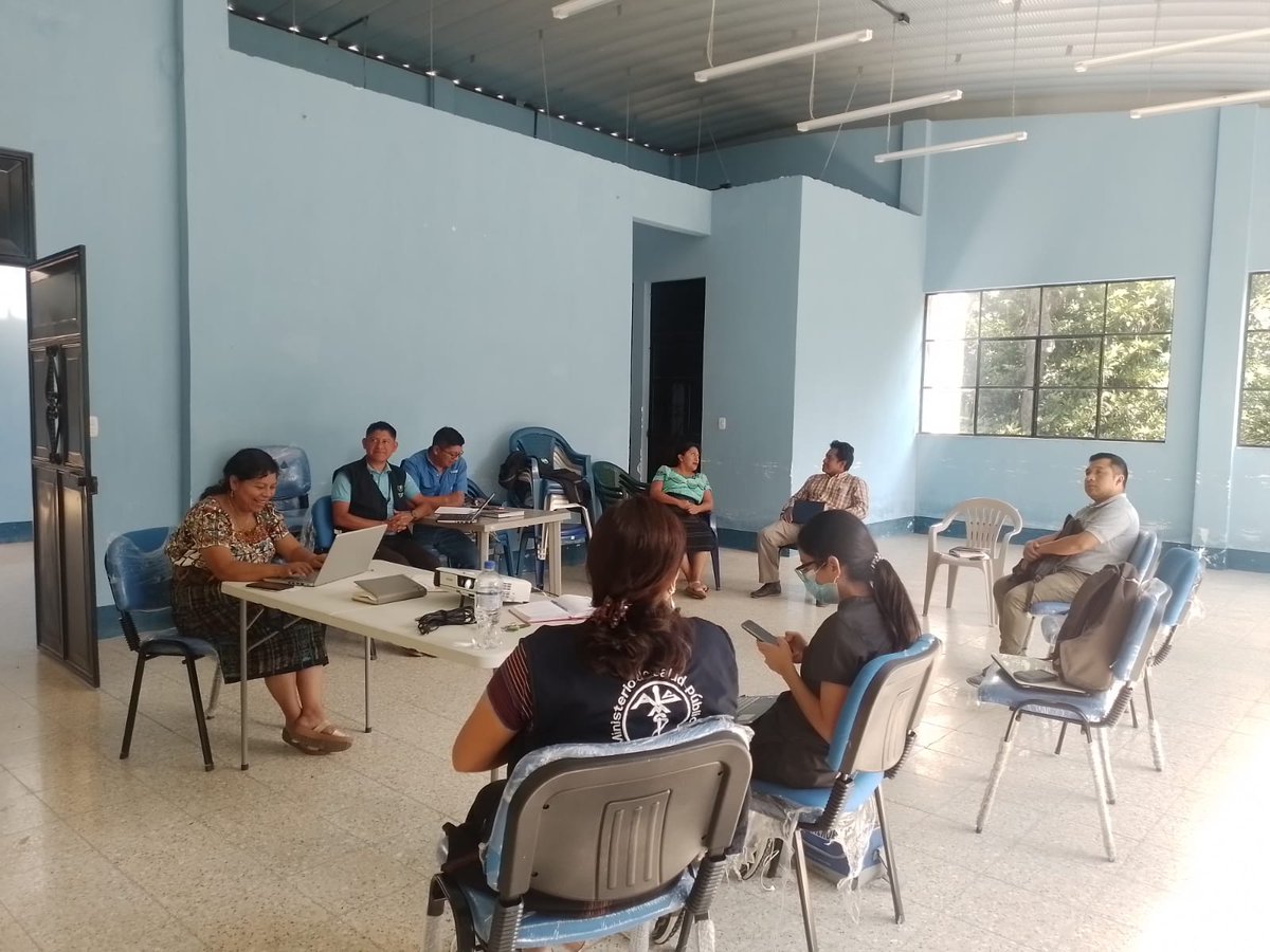 SESAN_Solola's tweet photo. En el municipio de San Pablo La Laguna se participa en reunión de Mesa de Alimentación Escolar, logrando la Programación de las jornadas integrales de salud en centros educativos, en coordinación con la #COMUSAN. #PorMasFamiliasSaludablesEnSolola
#GCNN https://t.co/DONvSfYpzv