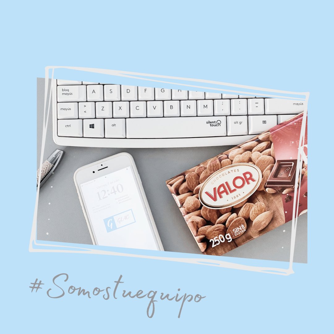 GLACServicios's tweet photo. Este caluroso viernes celebramos el #diamundialdelchocolate. 
En GLAC cerramos la semana endulzando el día de nuestros clientes con nuestro chocolate favorito.🍫👩🏼‍💻 ¿Quién puede resistirse a este regalo?  ¿Cuál es tu favorito? ¡Os leemos! 👇🏼👀
#felizviernes 
#pymes
#emprendedores https://t.co/D6BQ5jLKd3