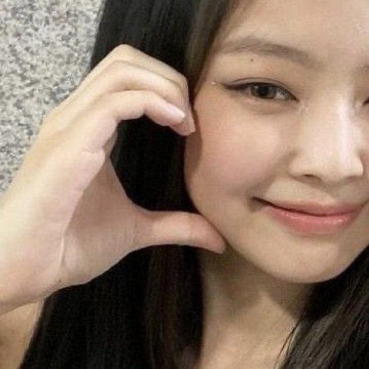 lovrjnkx's tweet photo. i like you 

 #BSD #BLINKSelcaDay https://t.co/yhXsduiRi7