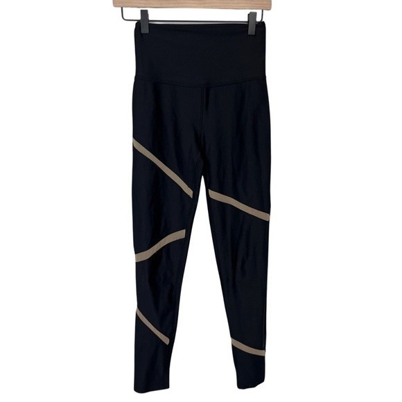 ConnieSullivan6's tweet photo. So good I had to share! Check out all the items I'm loving on @Poshmarkapp #poshmark #fashion #style #shopmycloset #meettheposher #beyondyoga: https://t.co/Tt2K4EoX5A https://t.co/WV1UWFt9sI