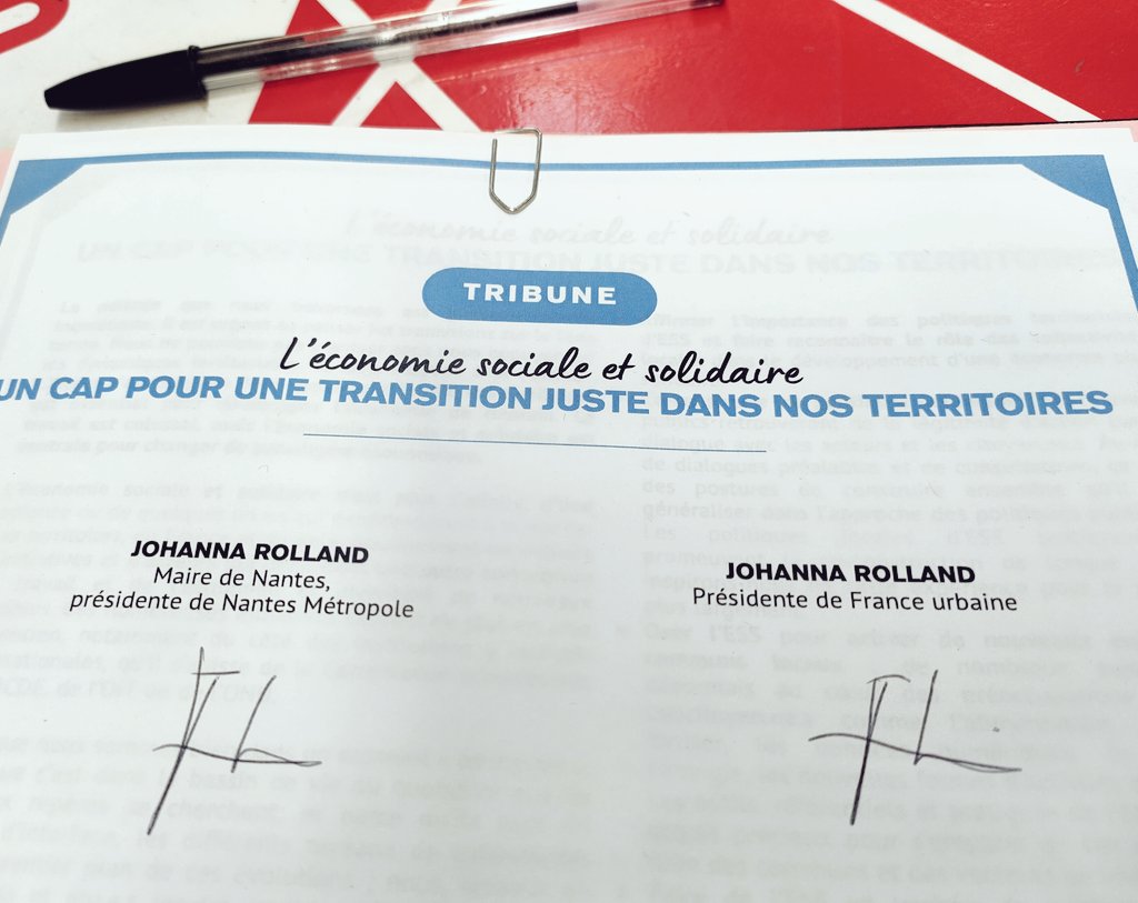 Après une présentation des activités, chantiers et perspectives du RTES, @Johanna_Rlland, maire de <a href="/nantesfr/">Ville de Nantes</a>, présidente de @NantesMetpole et de <a href="/France_urbaine/">France urbaine</a>, nous a rejoint pour signer officiellement la tribune.
Merci aux #collterr présentes qui ont mobilisé leur élu ! 🙏