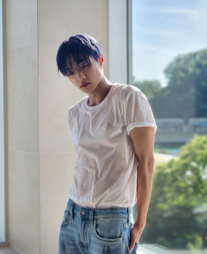 zhouxxxxxxxx's tweet photo. Dongpyo ig posts 

My baby looks mature https://t.co/imM9sR1HpR