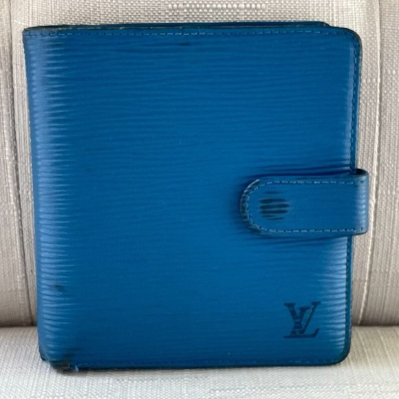 barbara4134's tweet photo. So good I had to share! Check out all the items I'm loving on @Poshmarkapp #poshmark #fashion #style #shopmycloset #louisvuitton #samedelman #maurices: https://t.co/Fmu8J2daxD https://t.co/5tokaP6AqK