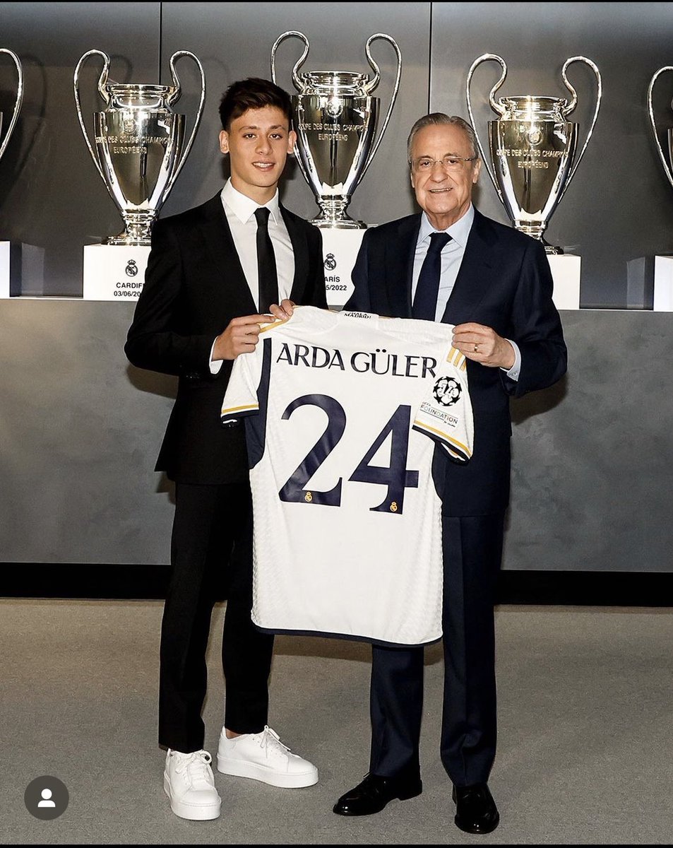 RMAKaura's tweet photo. Welcome to the best club in the world 🤍#RealMadrid #ArdaGüler https://t.co/w486eqJqdn