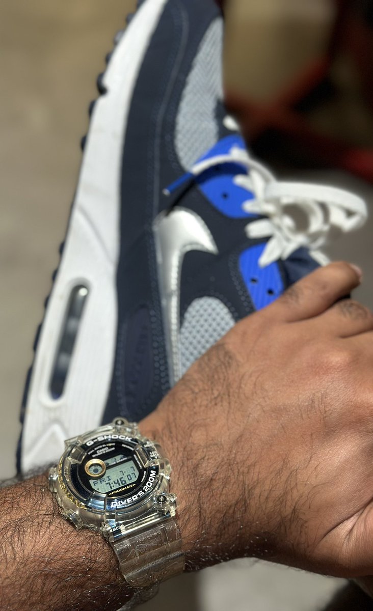 sreeragkk123's tweet photo. #friday #FridayFeeling  #busywork #watchoftheday @GSHOCK_OFFICIAL  #artcollector #nftcollector #gymlife https://t.co/V7nGSodhcH