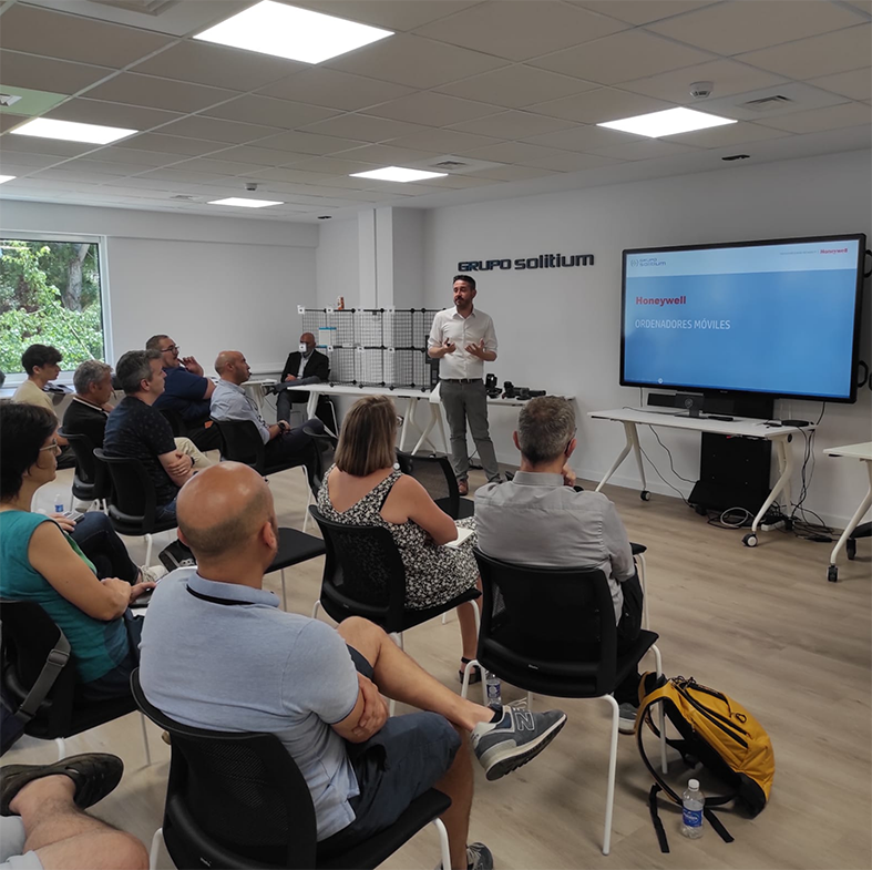Printing_CGroup's tweet photo. 👏 Éxito en el evento “Multiplica la eficiencia en tu almacén” presentando Sage #MobilityLive #SGA, las novedades en dispositivos móviles y de impresión #Honeywell, y los servicios de la solución integrada en #identificación 360 que facilitan el trabajo en un #almacén. https://t.co/IhfkvaEHa8