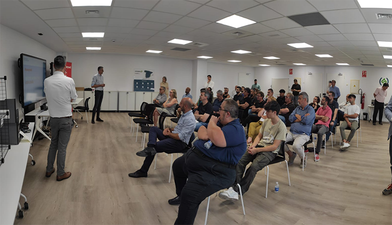 Printing_CGroup's tweet photo. 👏 Éxito en el evento “Multiplica la eficiencia en tu almacén” presentando Sage #MobilityLive #SGA, las novedades en dispositivos móviles y de impresión #Honeywell, y los servicios de la solución integrada en #identificación 360 que facilitan el trabajo en un #almacén. https://t.co/IhfkvaEHa8