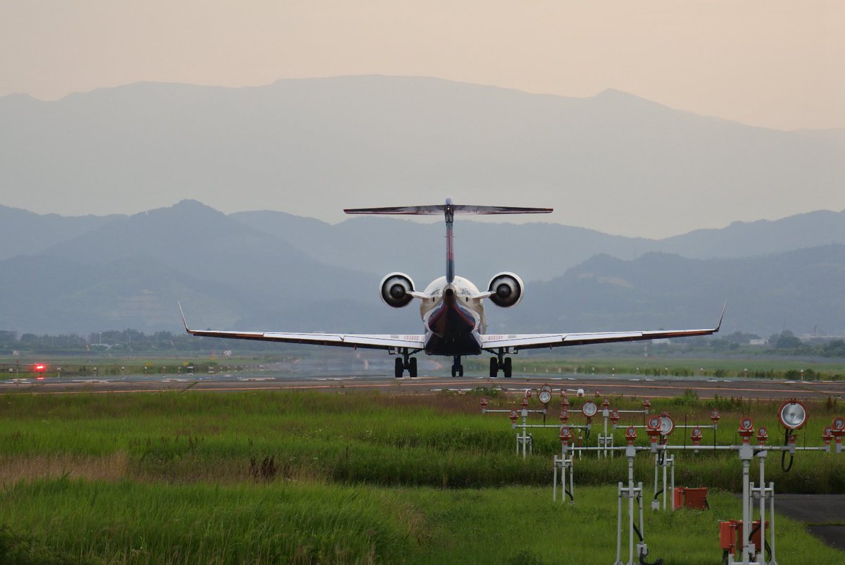 YOSHIKI92312527's tweet photo. #仙台空港
#アイベックスエアライン
#JAL
#Nikon
#1j5
#動画(携帯) https://t.co/et3kg1DVJH