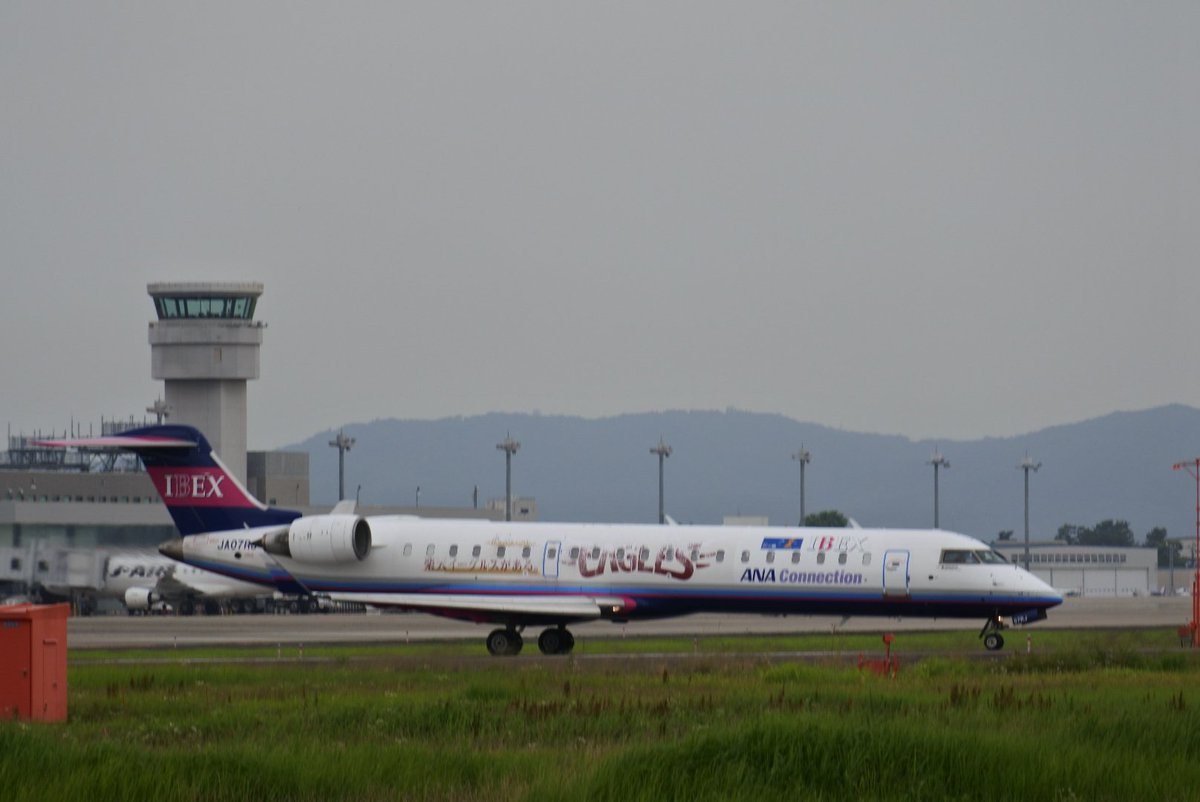 YOSHIKI92312527's tweet photo. #仙台空港
#アイベックスエアライン
#JAL
#Nikon
#1j5
#動画(携帯) https://t.co/et3kg1DVJH