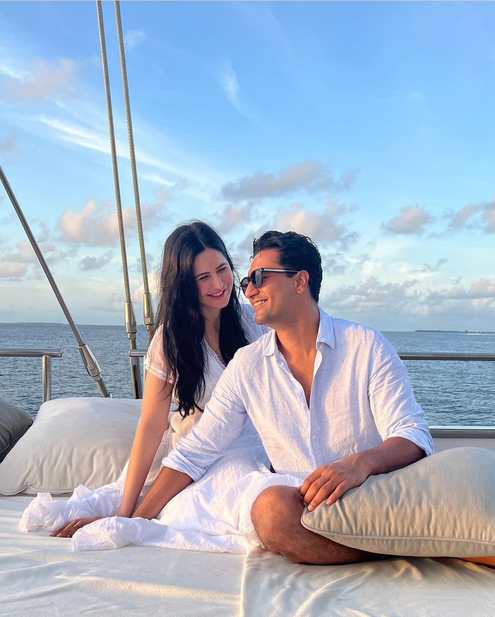 serene_chaos224's tweet photo. Can we take a minute to appreciate the variety of couple goals posts that VicKat give us?
Each pose is so "not cliche" or fake, truly genuine and real, just like them!🥹🤌❤️🧿✨️ https://t.co/FYPjfizIFR