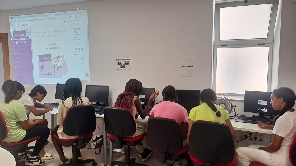 PVPalmaPalmilla's tweet photo. Hoy en #BITaminadas las chicas, divididas por equipos, han empezado a diseñar el videojuego que van a seguir desarrollado. ¡¡Las tramas son muy creativas!! @fundacionesplai @VuelaGuadalinfo @Manuel_DT @Prodiversa @FundlaCaixa #palmapalmillacaixaproinfancia #Caixaproinfancia https://t.co/OG5p3Qtcap
