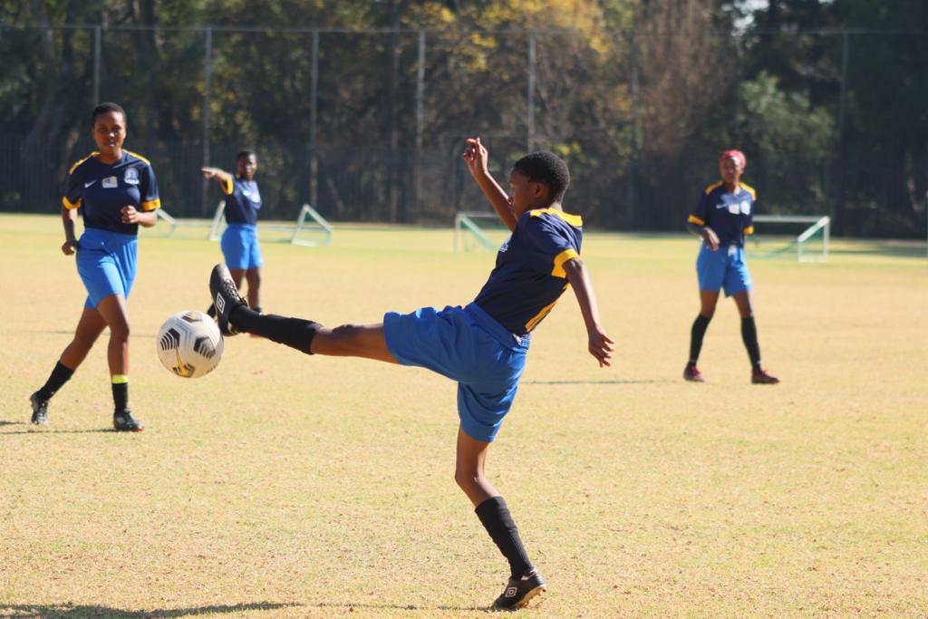 sino_skos's tweet photo. 2023 @SoccerEngen U20 Ladies Tournament | Match 1.
β½οΈ Mito Stars FC vs Blue Birds
β
Full time: 0-0
#mitostars #ekoc2023 #engencup #sinoskos #womensfootball https://t.co/9HnmzJ2031
