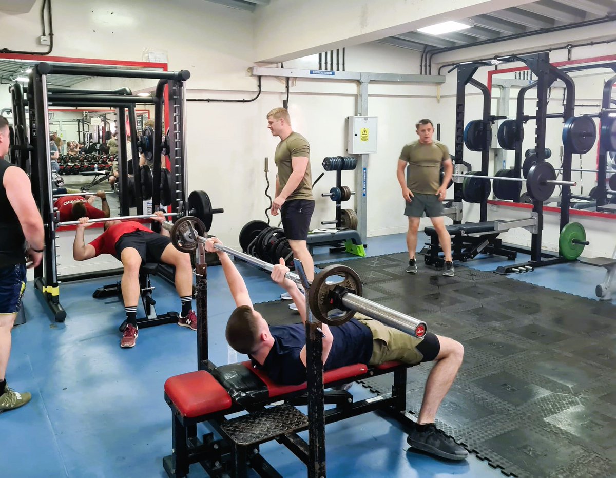 Somewhere in the Middle East 🐪 Personnel took on 'The Big Lift' with the aim of lifting the equivalent weight to an A400M ✈️ (78,600kg) The team smashed it lifting 83,000kg 🦾#FitForOps