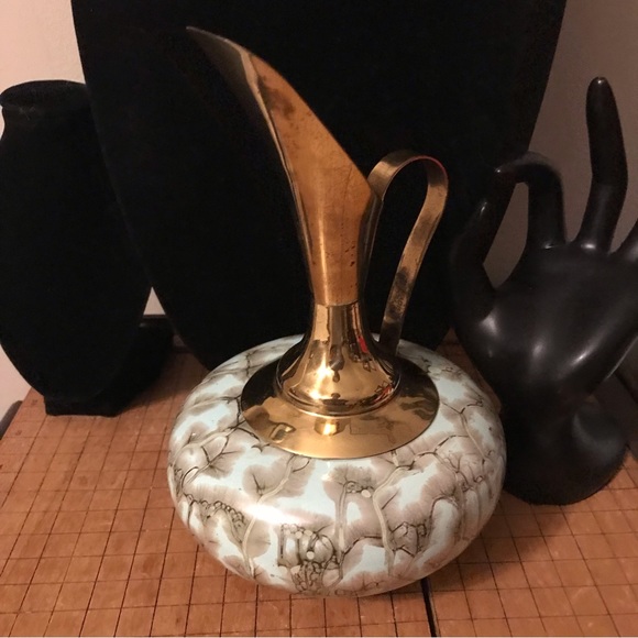 Kinsmade's tweet photo. So good I had to share! Check out all the items I'm loving on @Poshmarkapp #poshmark #fashion #style #shopmycloset #delftholland #hollandroofing: https://t.co/yZtEtpSndH https://t.co/bK4KE4IPSY
