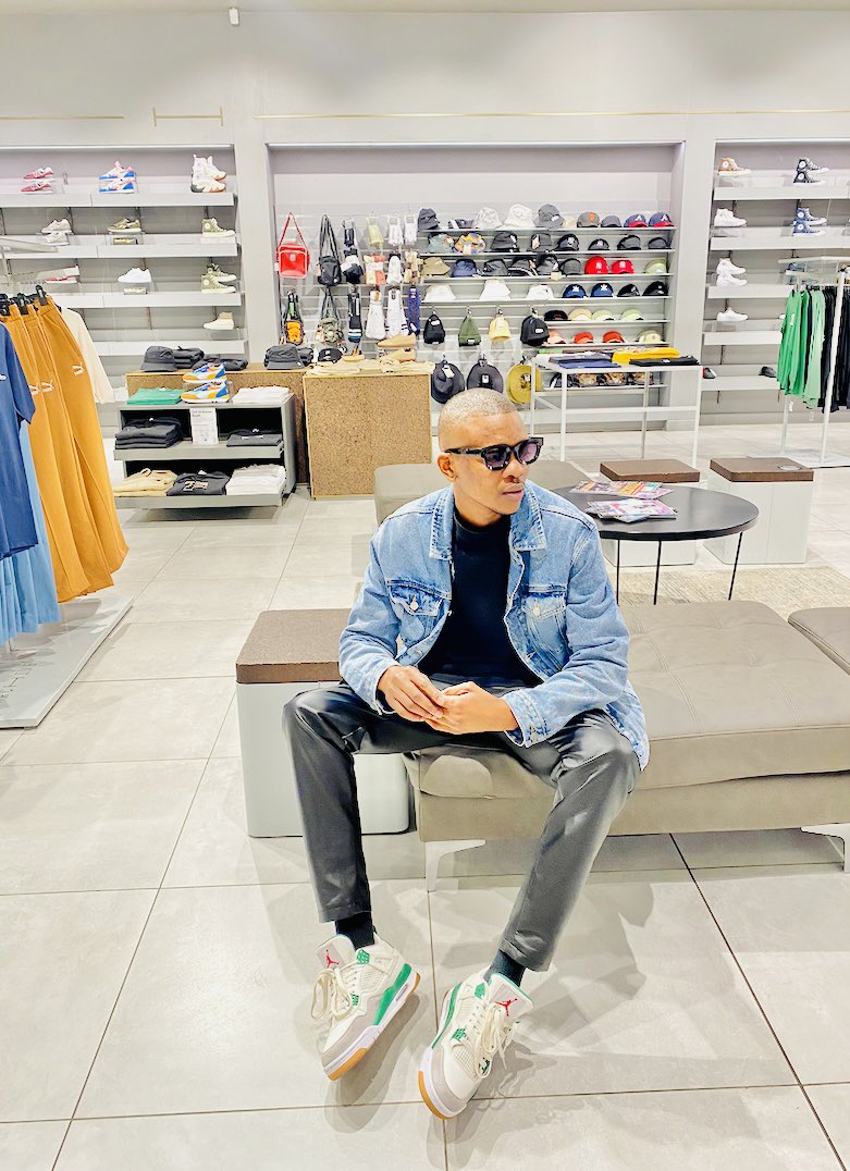 To inspire people,don’t show them your super powers…..show them theirs✨