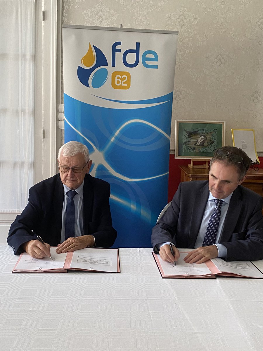 JeromMarkiewicz's tweet image. Signature entre @enedis_npdc et la #fde62 du second PPI pour garantir au #territoire du @pasdecalais62 un #réseau #électrique modernisé, fiable, résiliant, innovant et performant, tout cela au bénéfice des #clients, des #collectivités et au #développement du territoire. #fierté