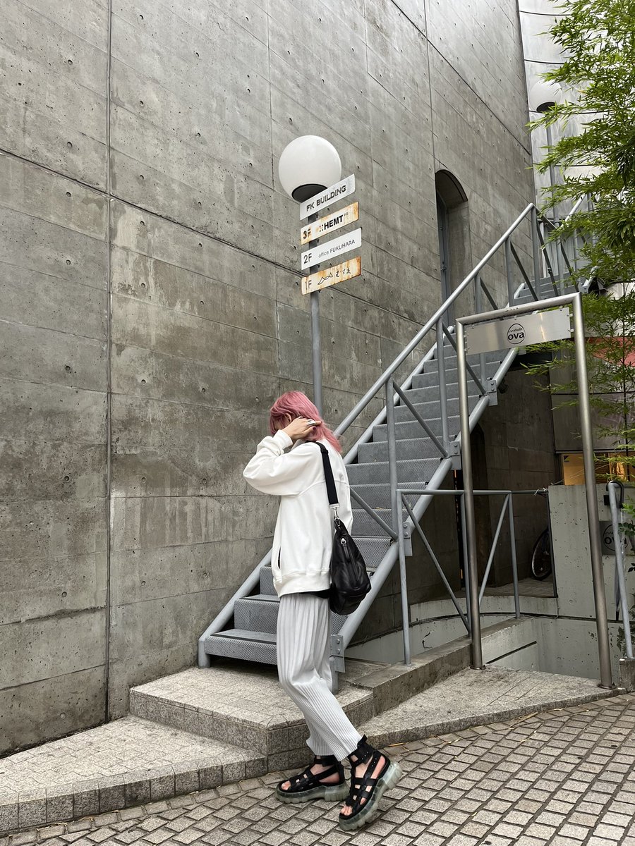 0101_kn's tweet photo. jacket : Rick Owens
pants : hommeplisse isseimiyake
shoes : Rick Owens
bag : Maison Margiela https://t.co/NKh5Svp9tm