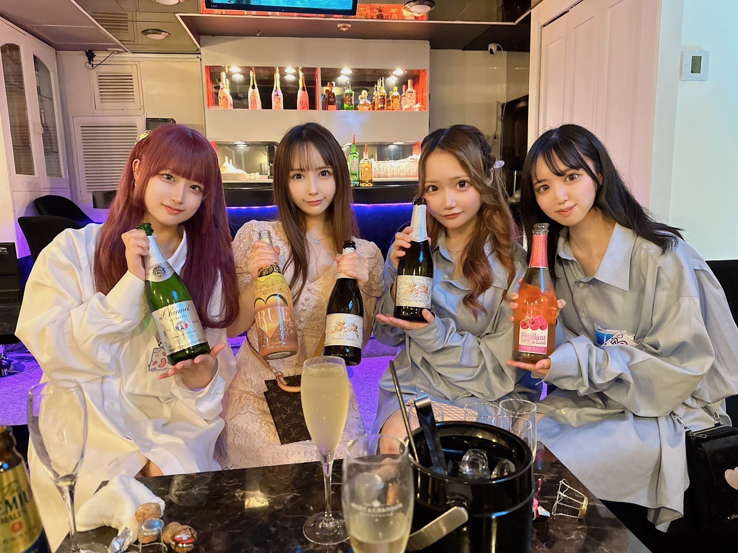 佳苗るか🧚‍♀️7/8、7/13ARUEいるよ☺️ on Twitter "明日7/8は18 00からいます☺️🧡 7/8まで七夕内装と短冊