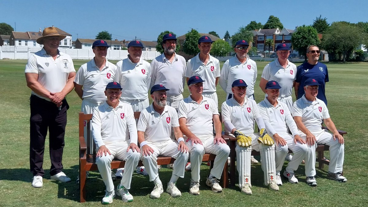 Shout out to my dad, Richard and the rest of the Kent Over 60s team who are playing Australia at Gravesend in the #GreyAshes today 
#BBCCricket